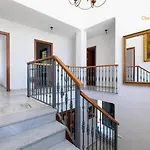 Del Mar Villa *