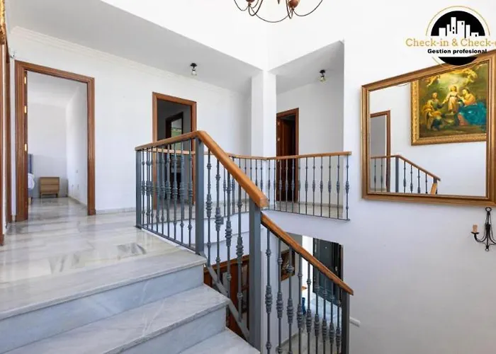 Del Mar Villa *